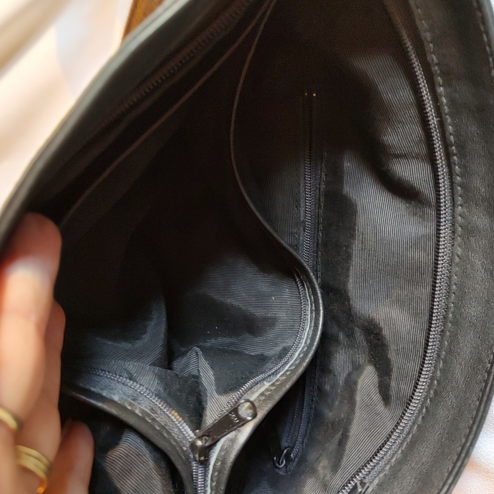 Elegant Black Leather Shoulder Bag - Picture 6 of 12